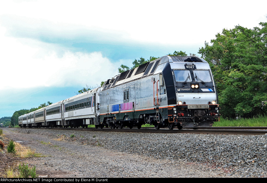 NJT 4527 on train 5529